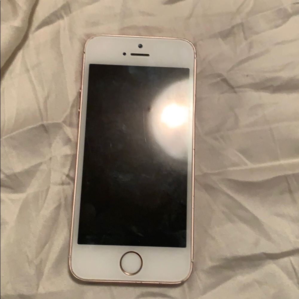 Rose gold iPhone SE